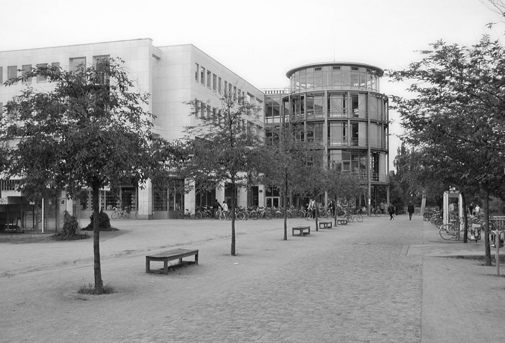 SUB Göttingen und Campus (Foto von mibuchat via Flickr, CC-BY-SA 2.0)